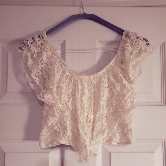 Lace crop top blouse - Picture 3 of 4
